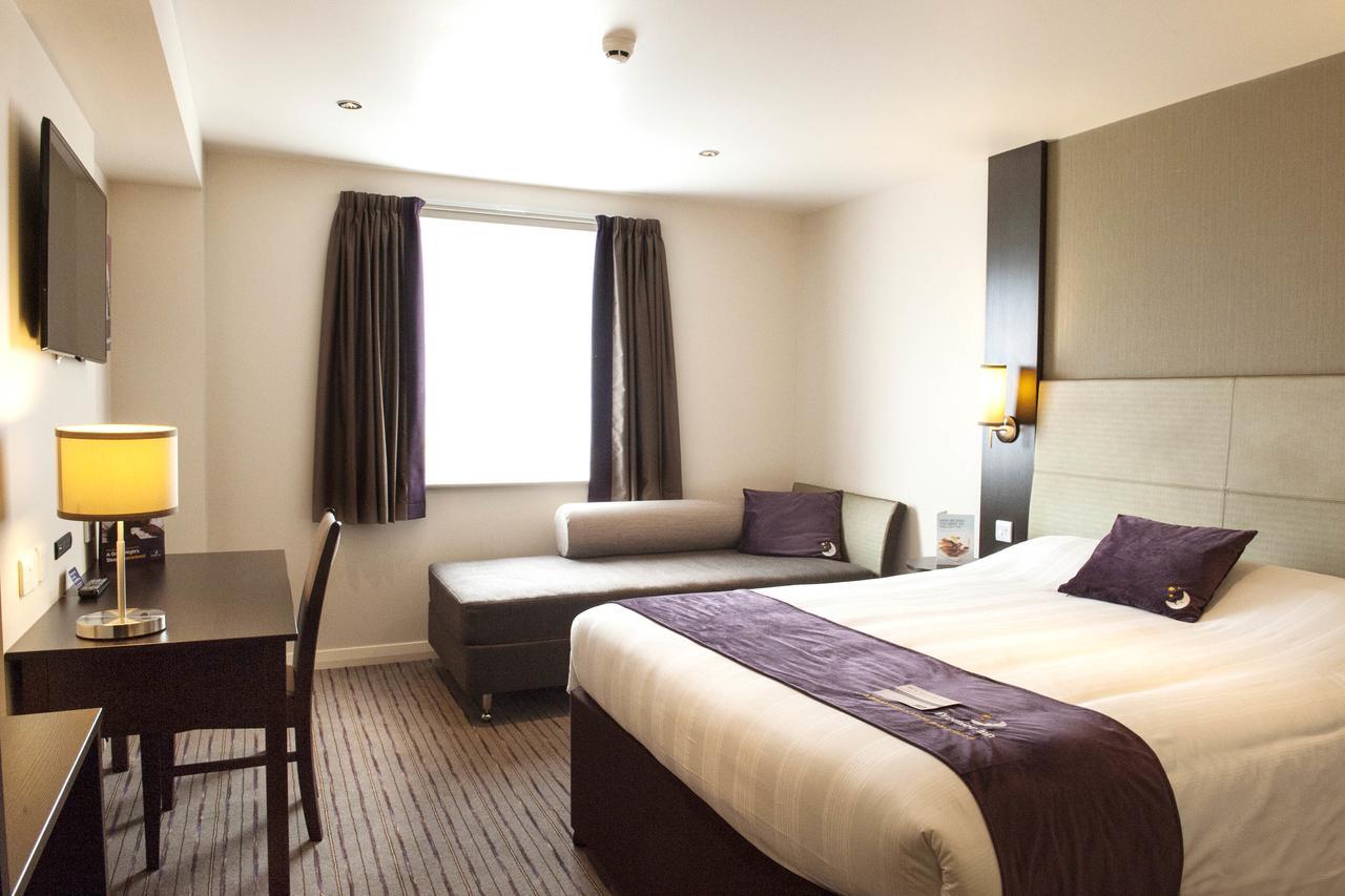 Premier Inn London Eltham Exterior photo