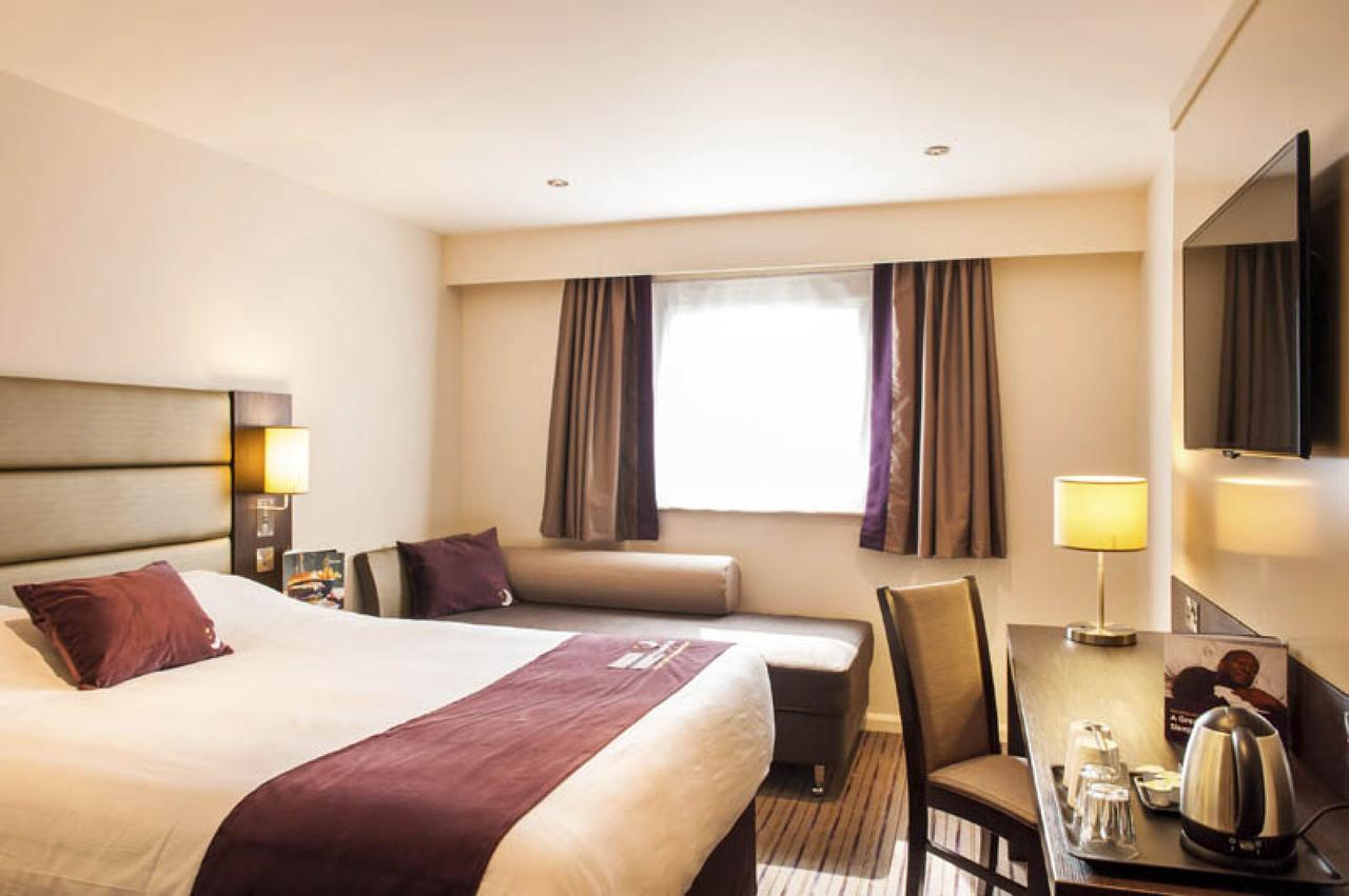 Premier Inn London Eltham Exterior photo