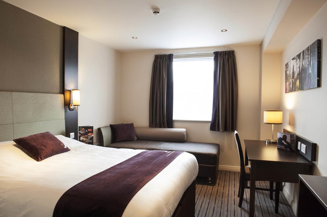 Premier Inn London Eltham Exterior photo
